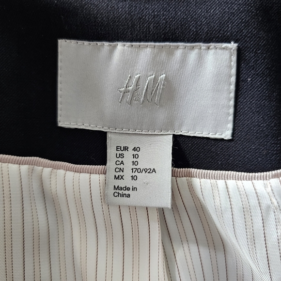 H & M Black Blazer - Picture 3 of 6